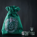 Imagen del producto Harry Potter - Set de dados RPG de Slytherin 5 piezas con bolsa de dados verde
