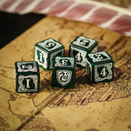 Imagen del producto Harry Potter - Set de dados RPG de Slytherin 5 piezas con bolsa de dados verde