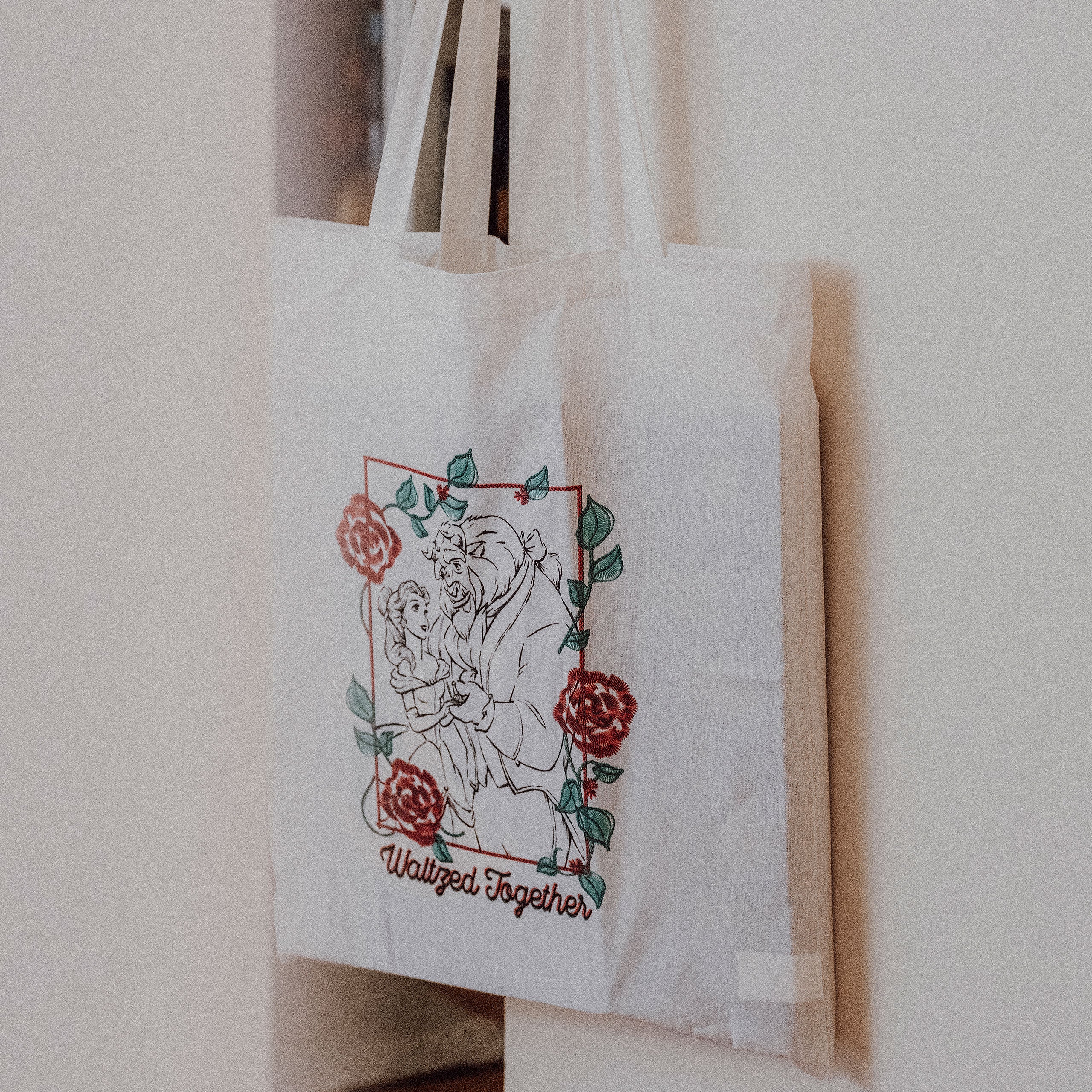 Imagen del producto La Bella y la Bestia - Bolsa de Yute Waltzed Together
