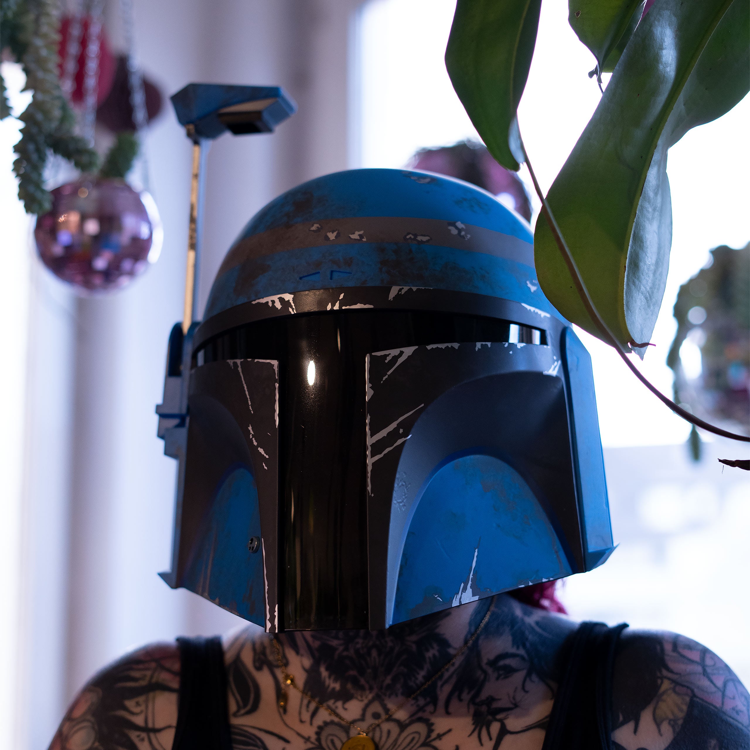 Imagen del producto Casco Premium de la Serie Negra Axe Woves - Star Wars The Mandalorian
