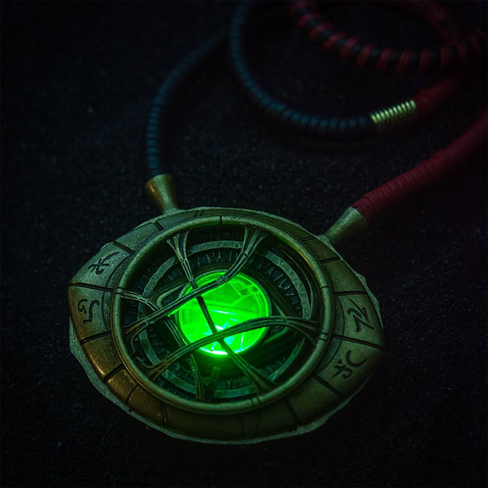 Imagen del producto Doctor Strange - El Ojo de Agamotto Collar con efecto de luz