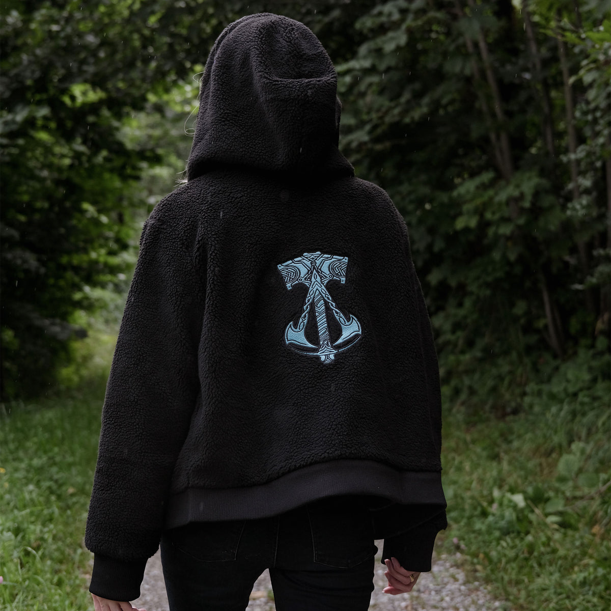 Imagen del producto Assassins Creed - Valhalla Chaqueta con capucha de peluche negro