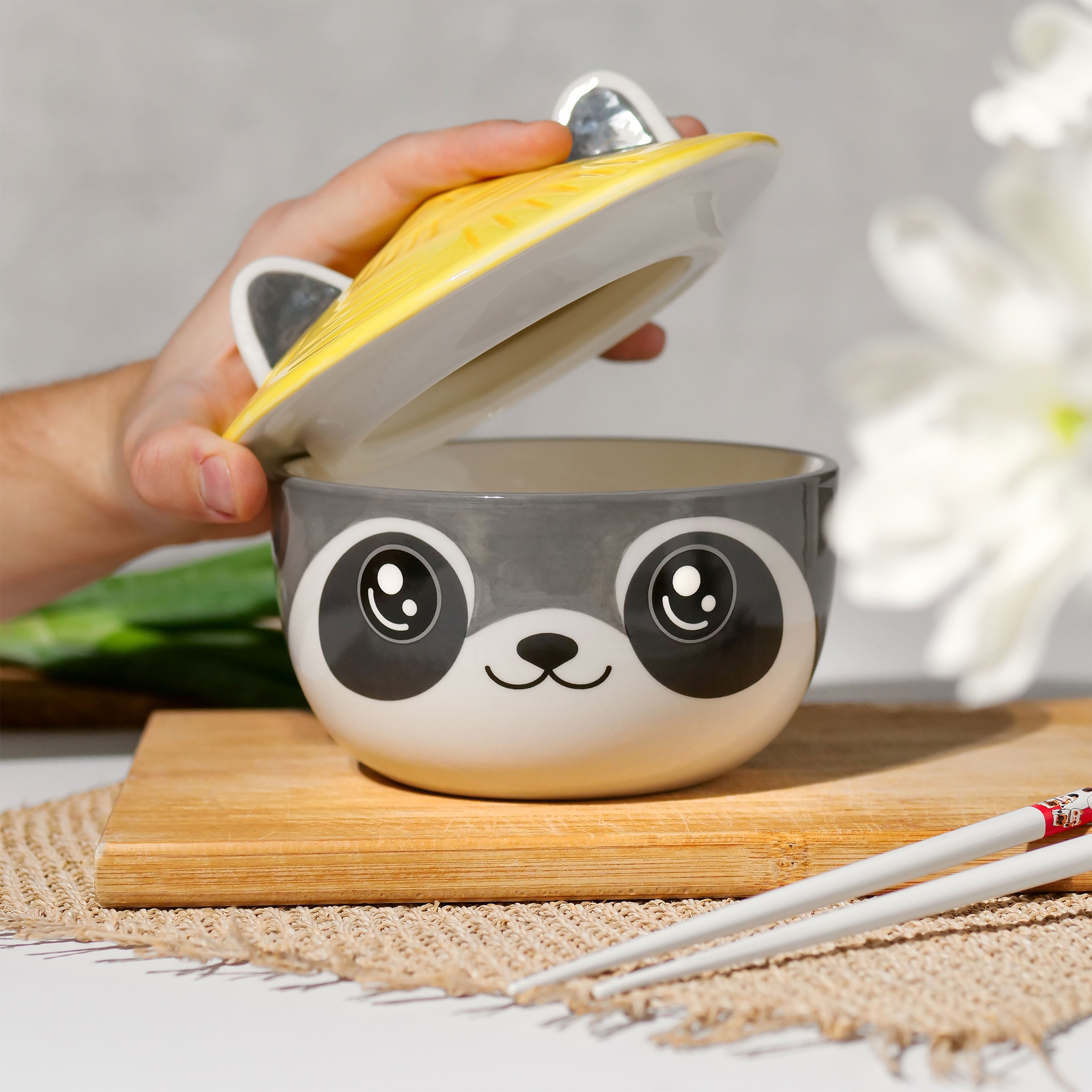 Imagen del producto Tazón Kawaii de Mapache con Tapa para Fans de Anime
