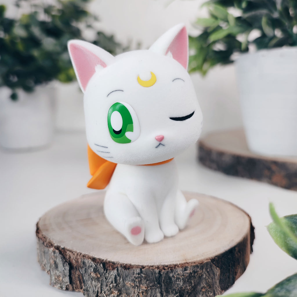 Imagen del producto Sailor Moon Cosmos - Figura Fluffy Puffy de Artemis Versión B