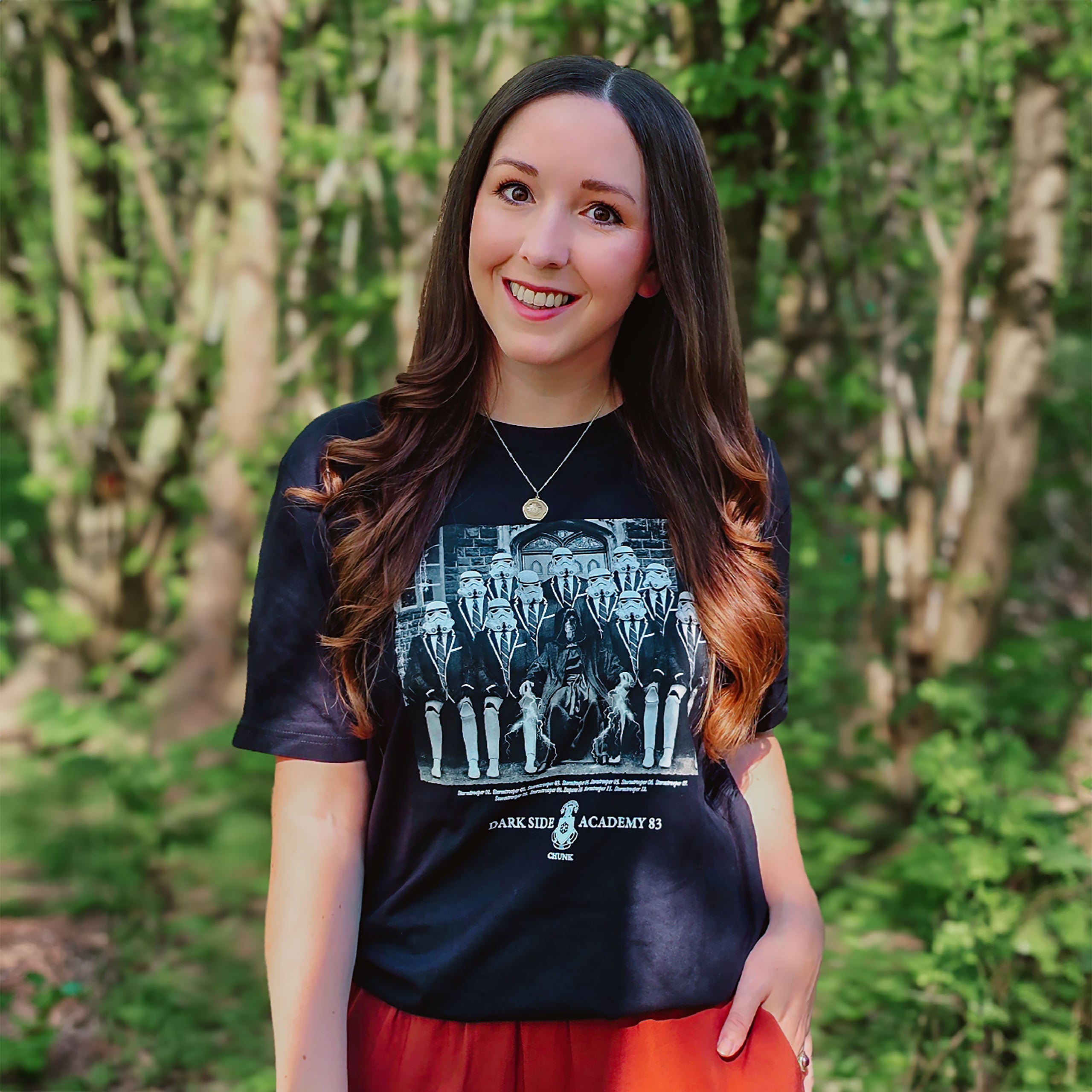 Imagen del producto Camiseta Dark Side Academy 83 para fans de Star Wars negra