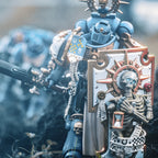 Imagen del producto Warhammer 40k - Teniente de Ultramarines con Figura de Acción de Puño de Poder 1:18