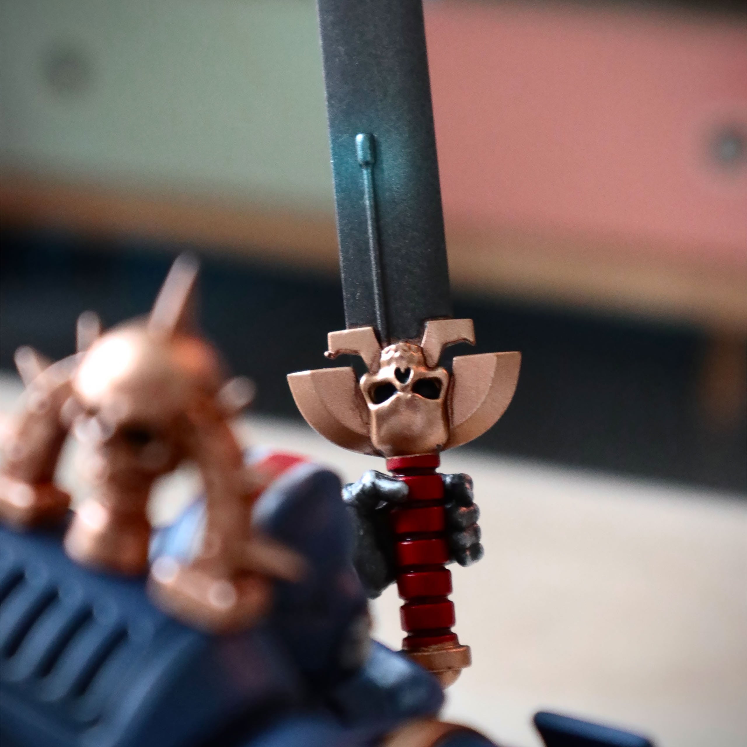 Imagen del producto Warhammer 40k - Teniente de Ultramarines con Figura de Acción de Puño de Poder 1:18