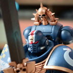 Imagen del producto Warhammer 40k - Teniente de Ultramarines con Figura de Acción de Puño de Poder 1:18