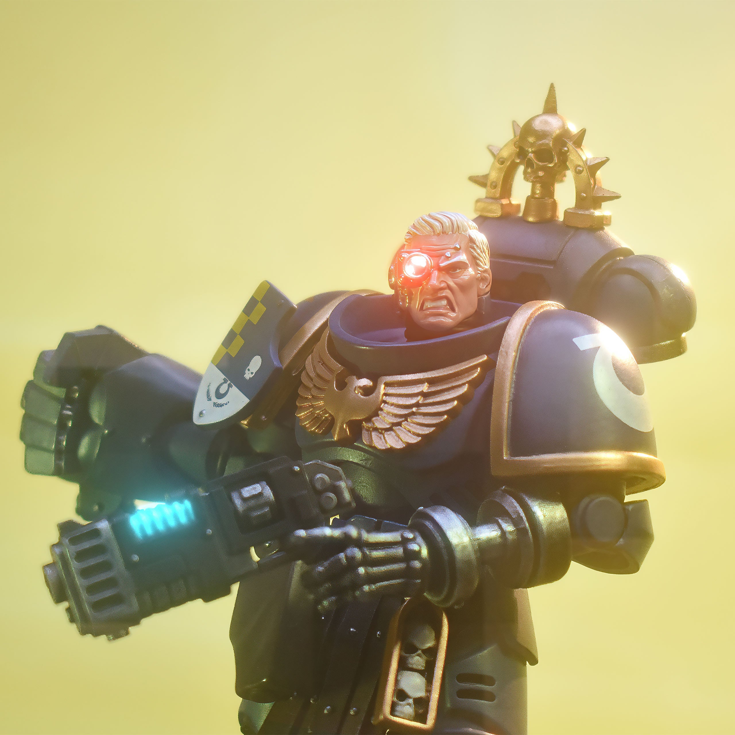 Imagen del producto Warhammer 40k - Teniente de Ultramarines con Figura de Acción de Puño de Poder 1:18