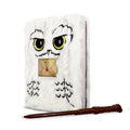 Imagen del producto Hedwig Peluche Cuaderno con Pluma de Varita Mágica - Harry Potter