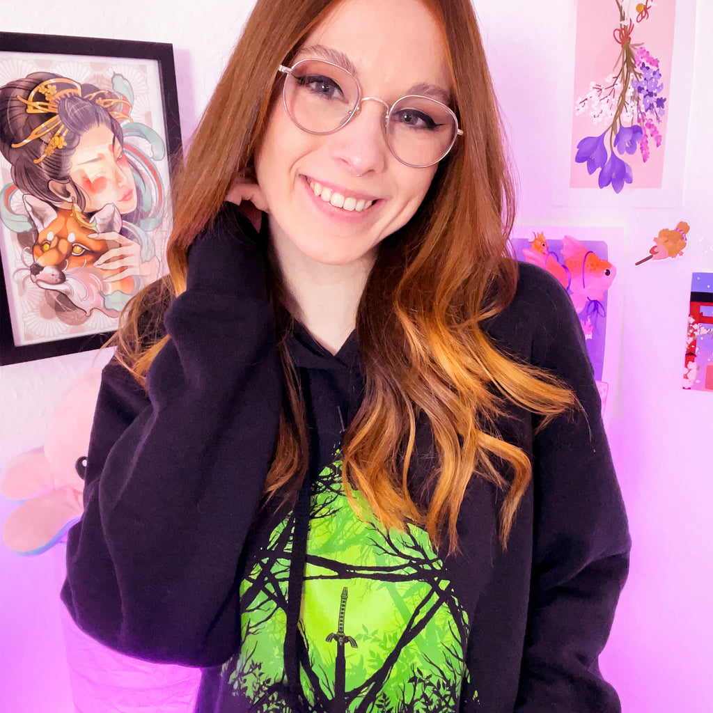 Imagen del producto Sudadera con capucha Mastersword en el bosque para fans de Zelda negro