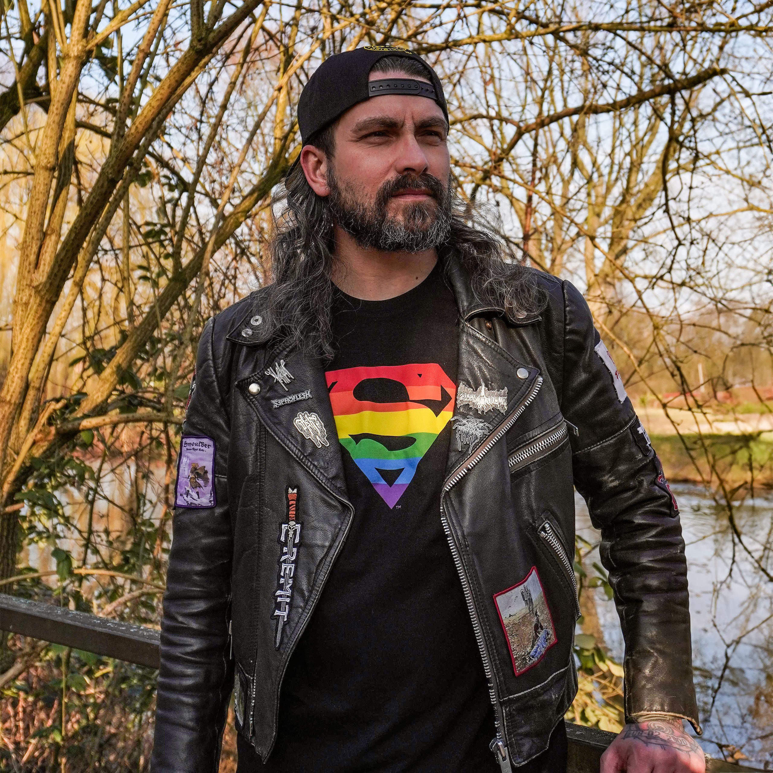 Imagen del producto Superman - Camiseta negra con logo de orgullo