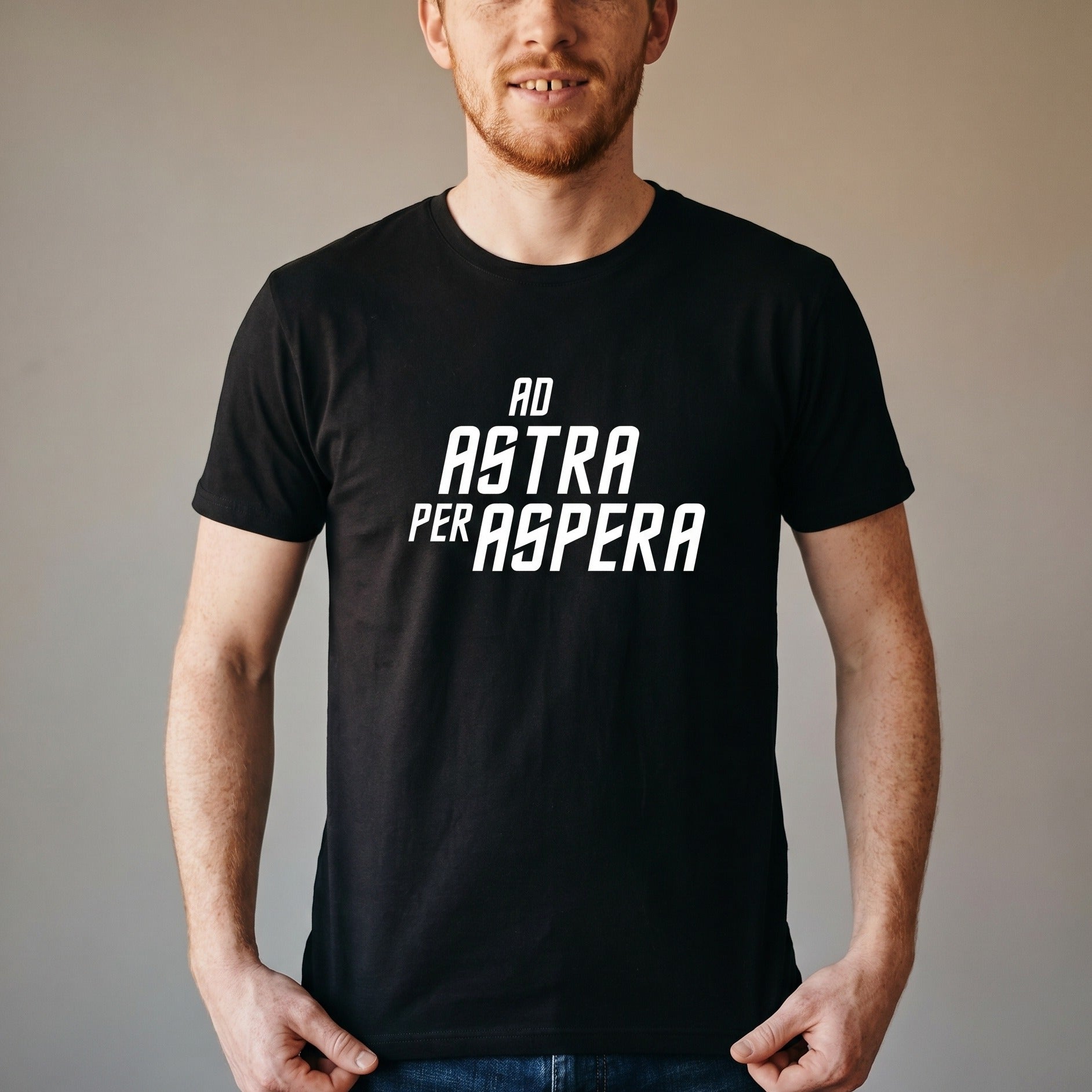 Imagen del producto Camiseta Ad Astra Per Aspera para fans de Star Trek negra