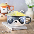 Imagen del producto Taza Kawaii de Mapache con tapa para fans del Anime