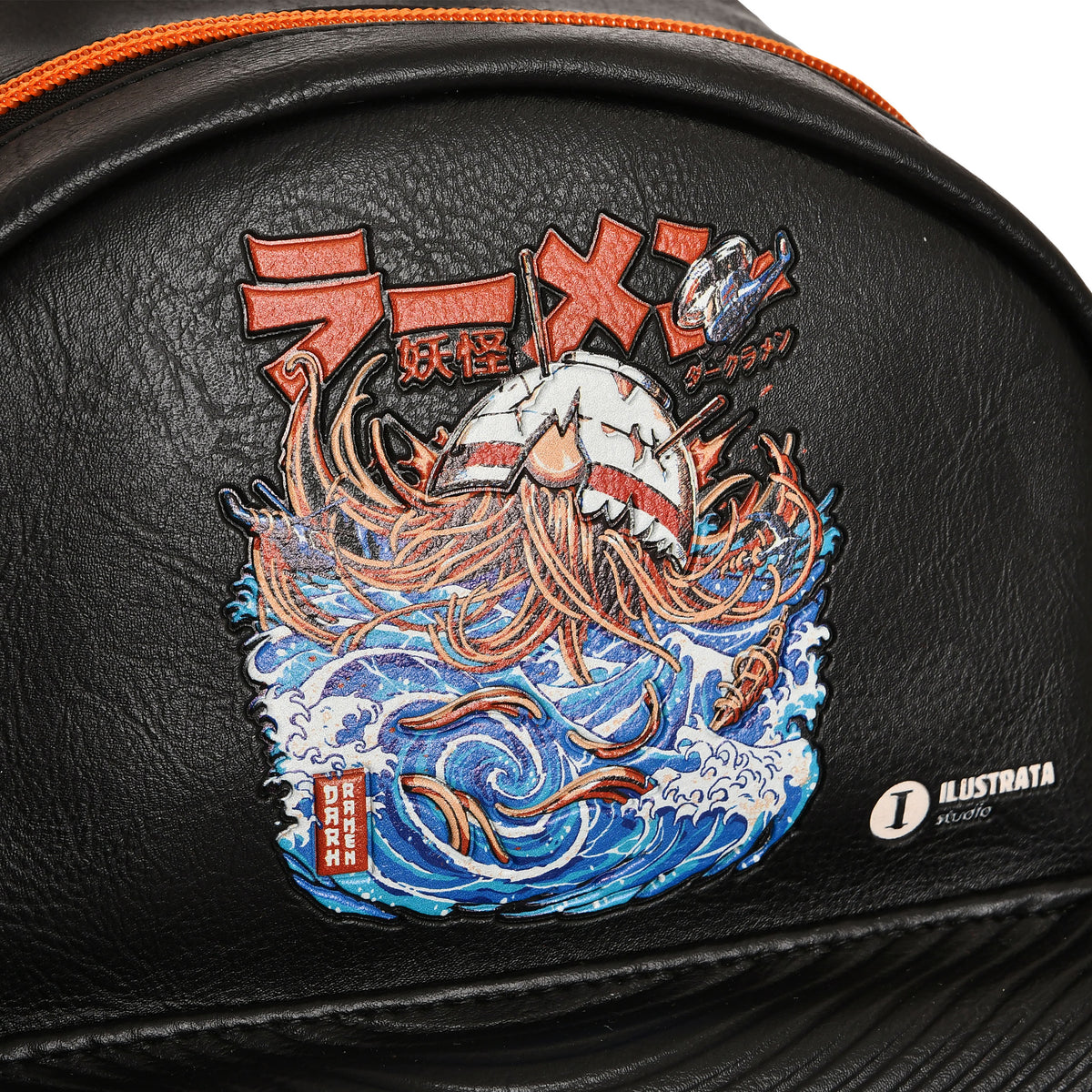 Imagen del producto Ilustrata - Mochila Dark Ramen con colgante Pom Pom negro