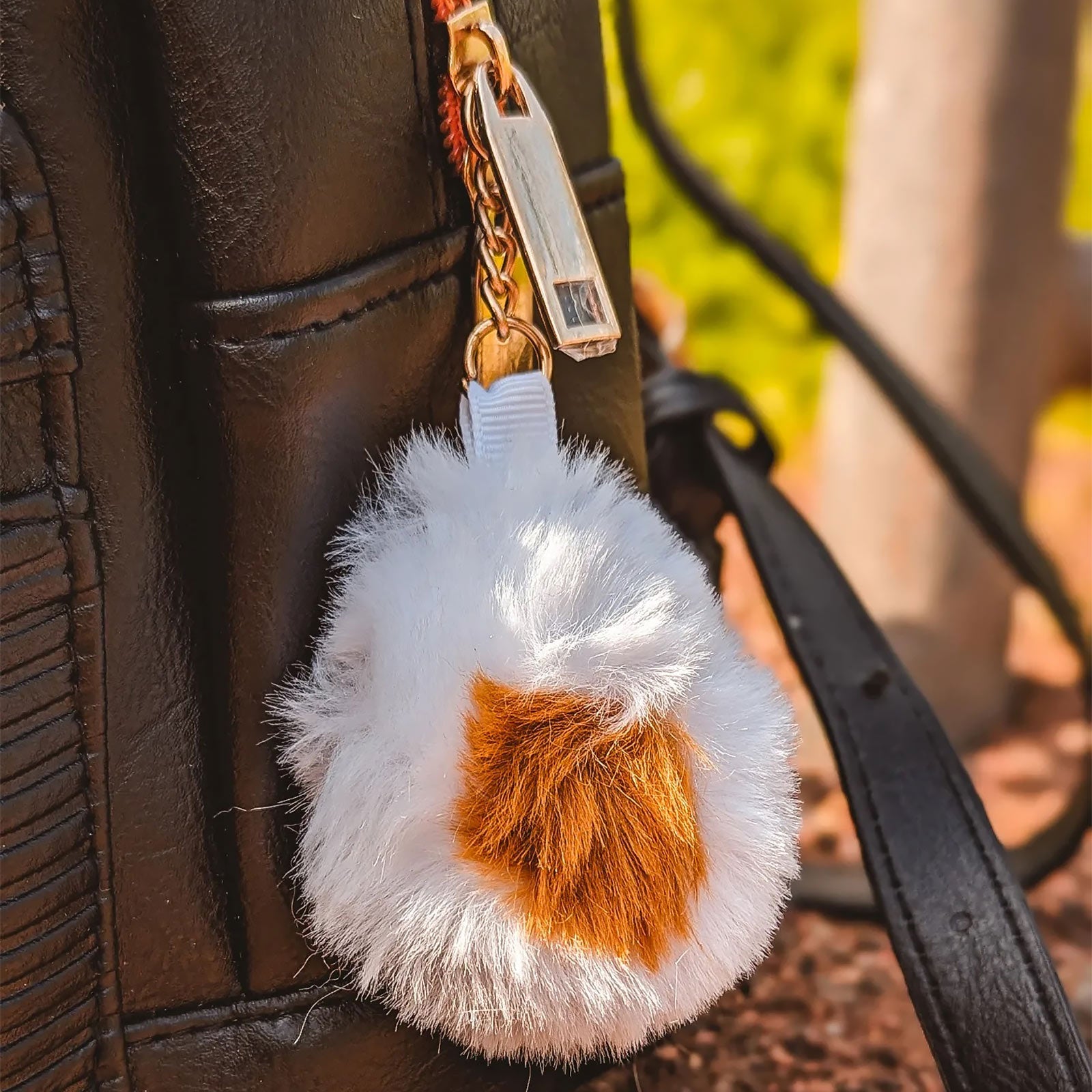 Imagen del producto Ilustrata - Mochila Dark Ramen con colgante Pom Pom negro