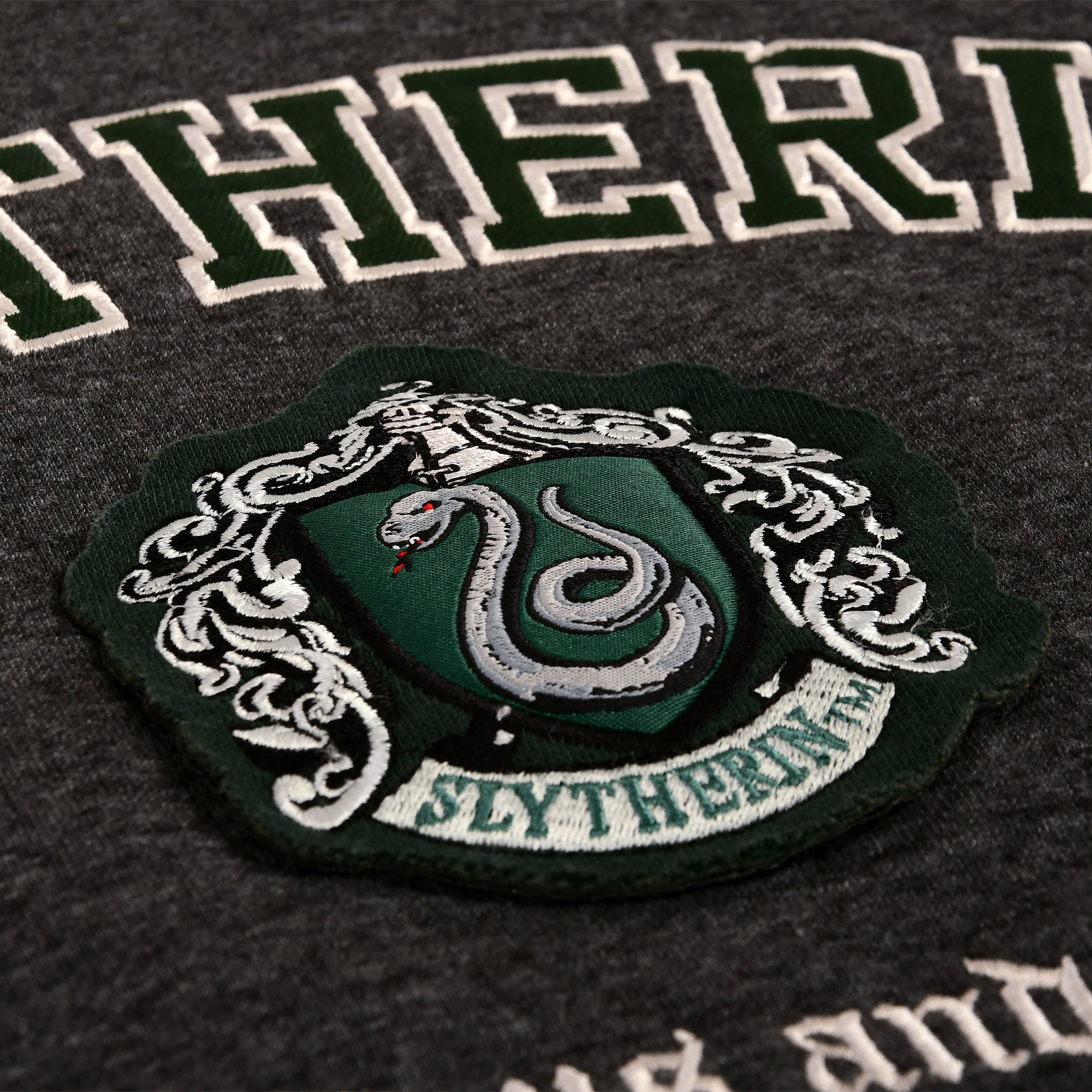 Imagen del producto Harry Potter - Sudadera con capucha premium gris con escudo de Slytherin