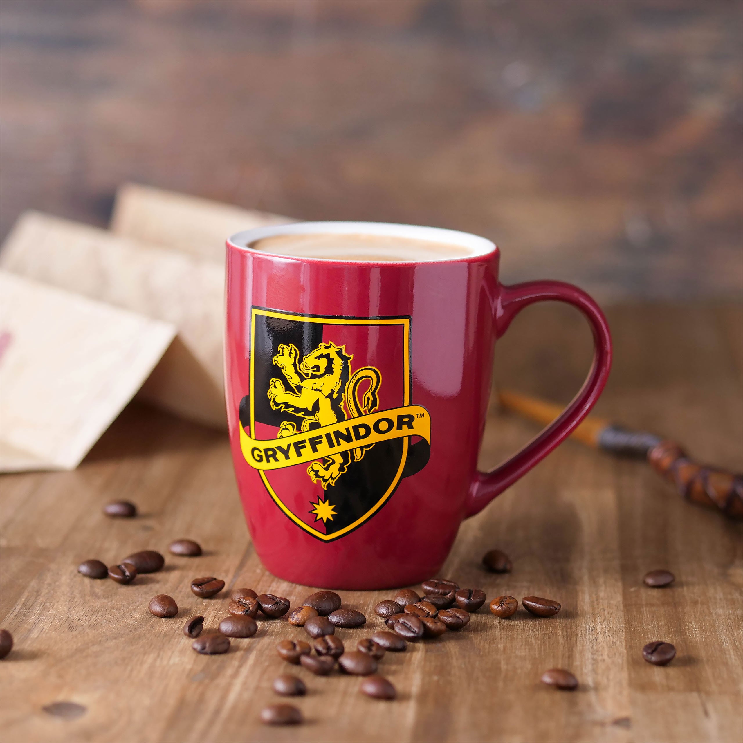 Imagen del producto Taza roja con el logo de Gryffindor - Harry Potter