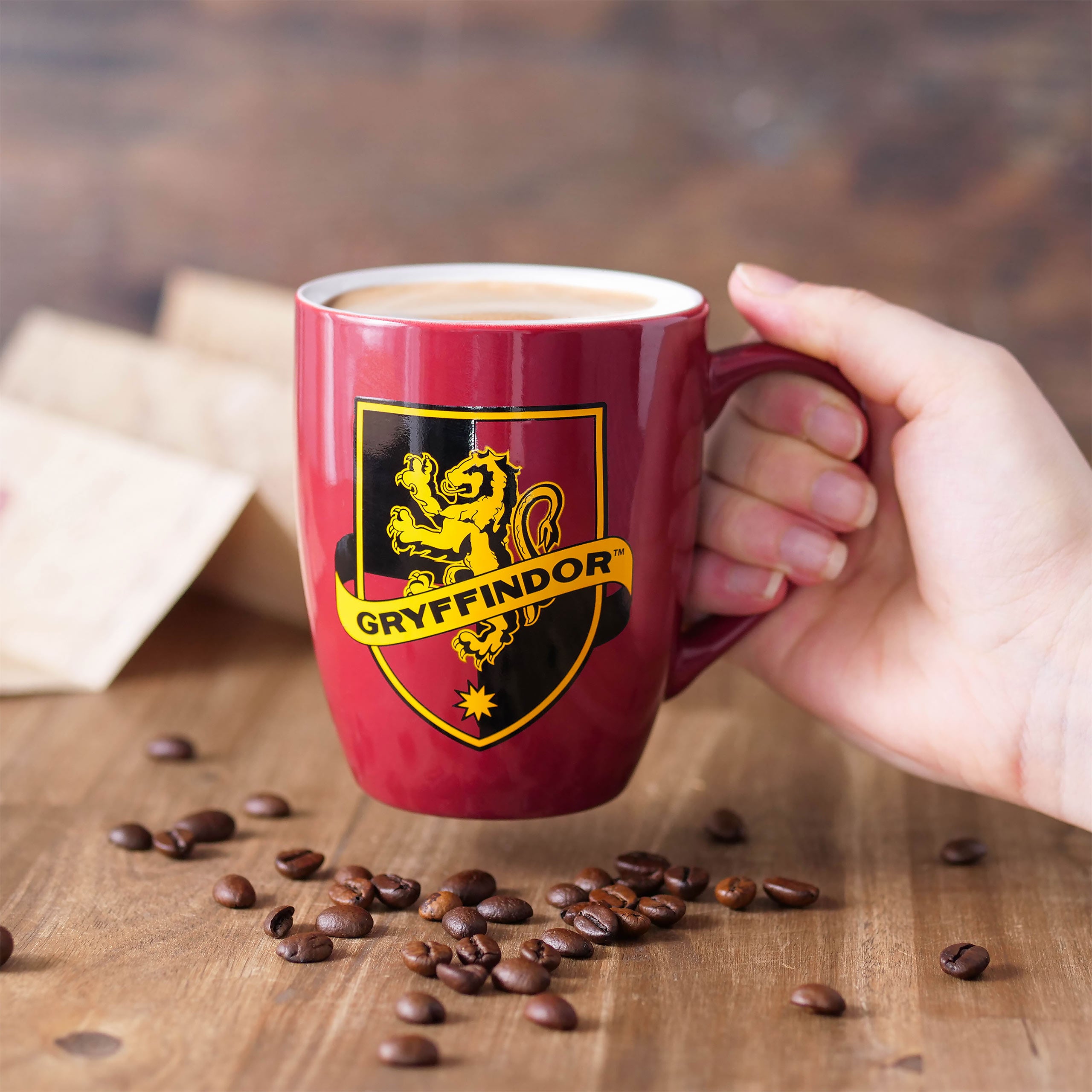 Imagen del producto Taza roja con el logo de Gryffindor - Harry Potter