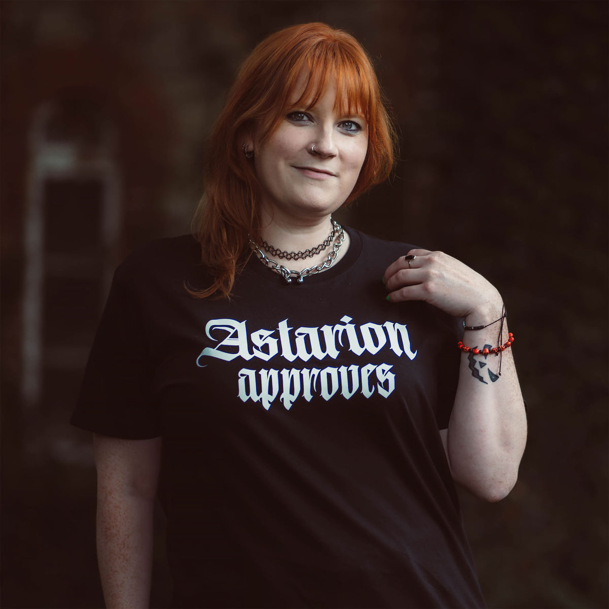Imagen del producto Camiseta Astarion Approves para fans de Baldur's Gate