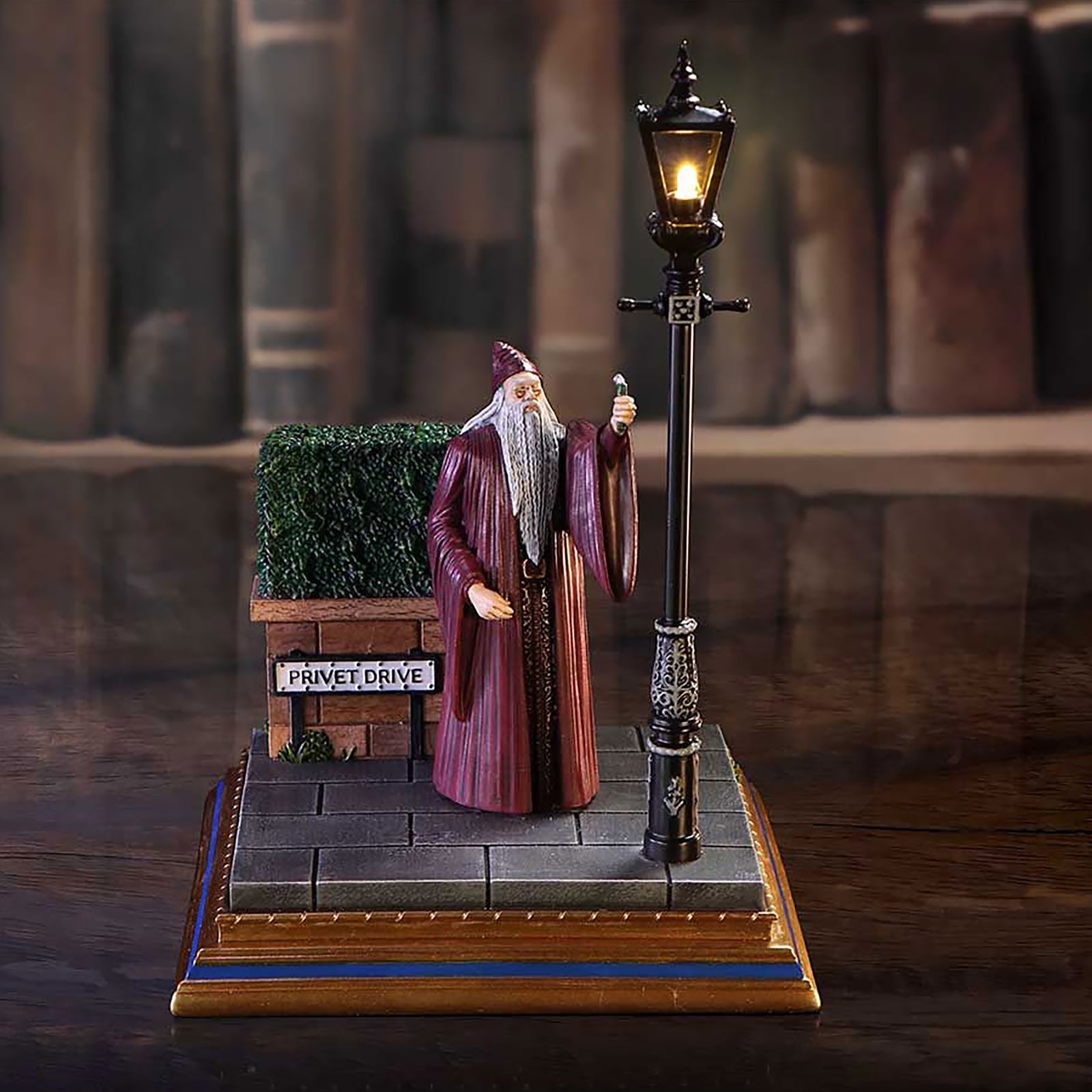 Imagen del producto Harry Potter - Figura Diorama Dumbledore Privet Drive con Luz