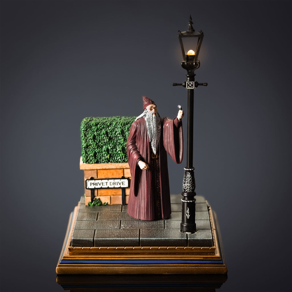 Imagen del producto Harry Potter - Figura Diorama Dumbledore Privet Drive con Luz