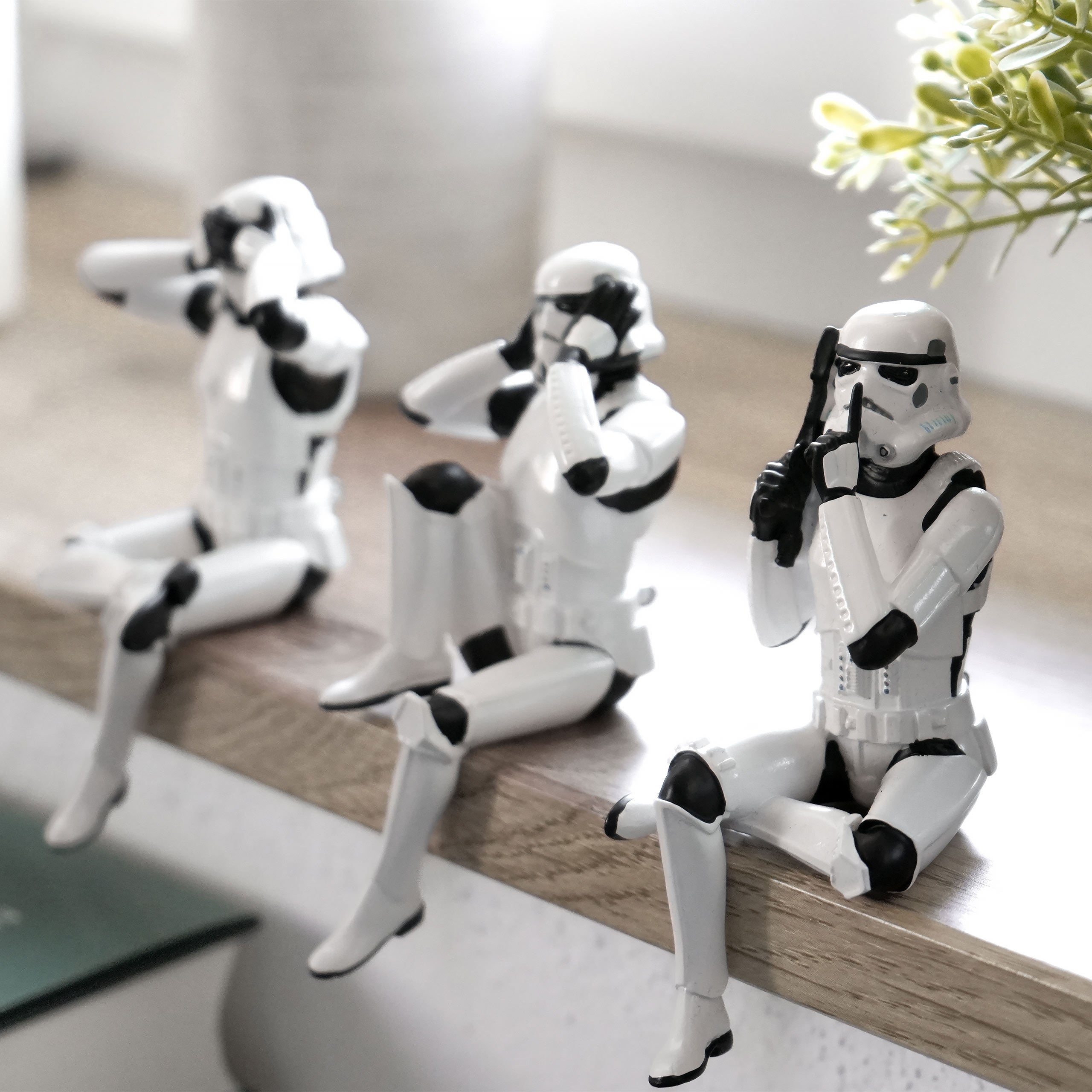 Imagen del producto Set de figuras Original Stormtrooper Don't See Hear Speak sentado