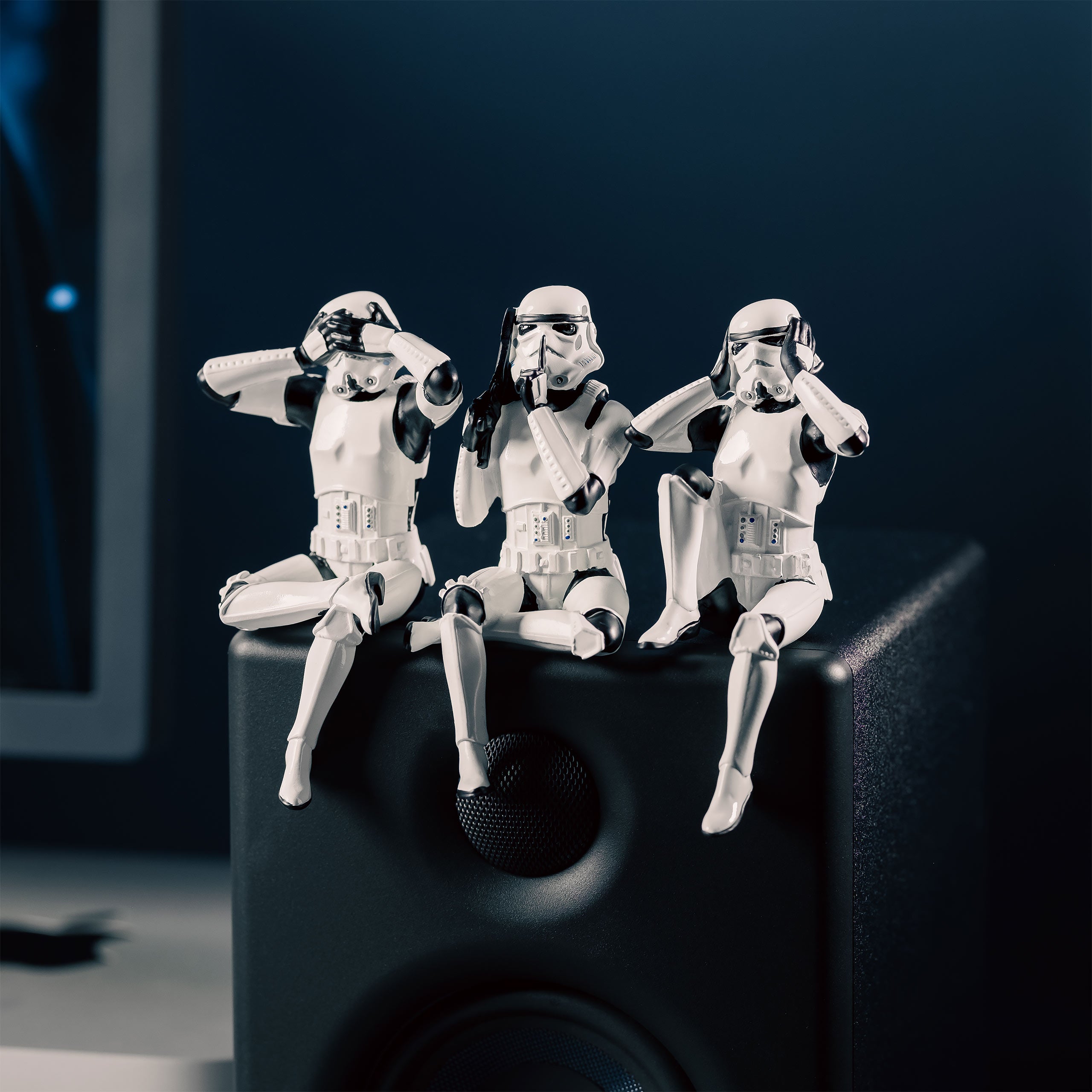 Imagen del producto Set de figuras Original Stormtrooper Don't See Hear Speak sentado
