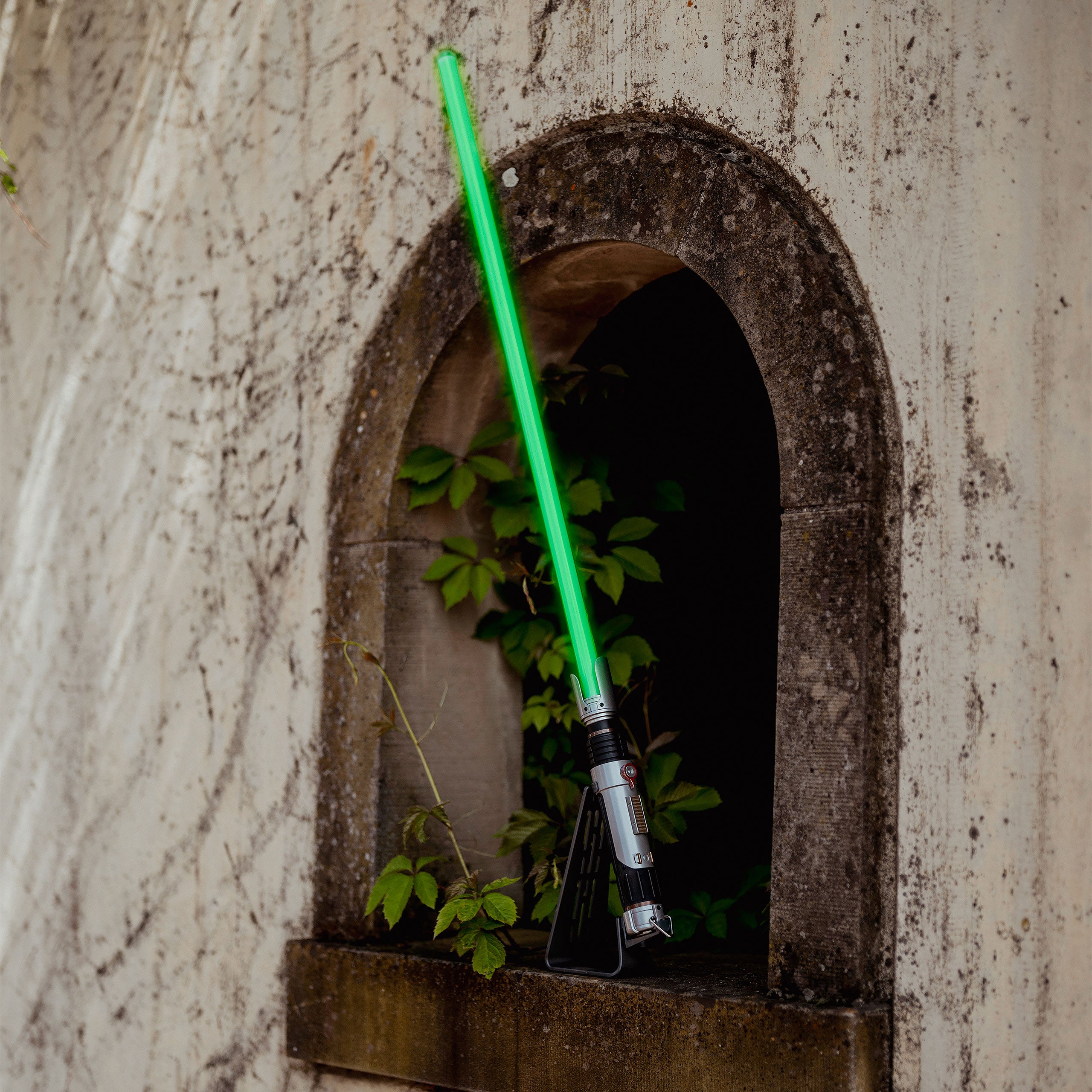 Imagen del producto Star Wars Ahsoka - Sabine Wren Force FX Elite Black Series Sable de Luz