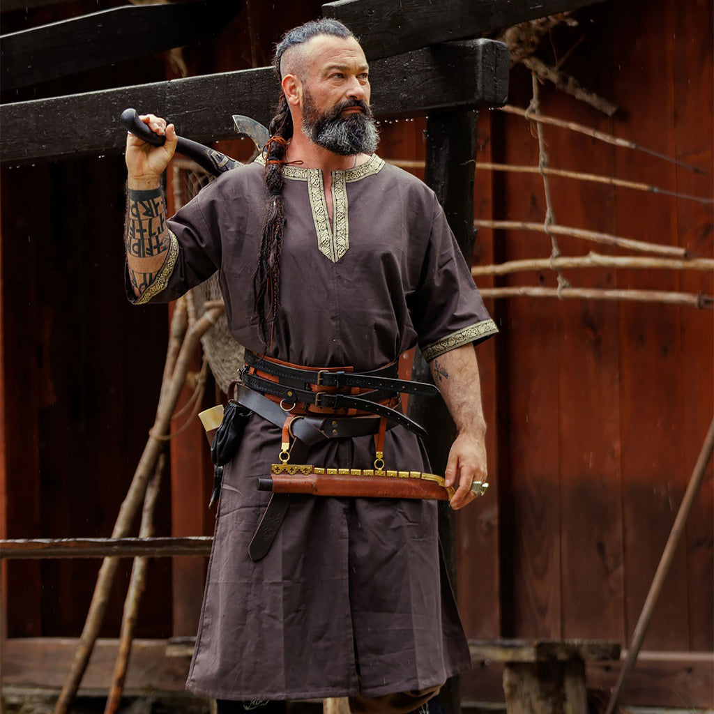Imagen del producto Túnica medieval de manga corta con borde marrón