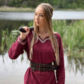 Imagen del producto Vestido medieval con bordado a mano rojo