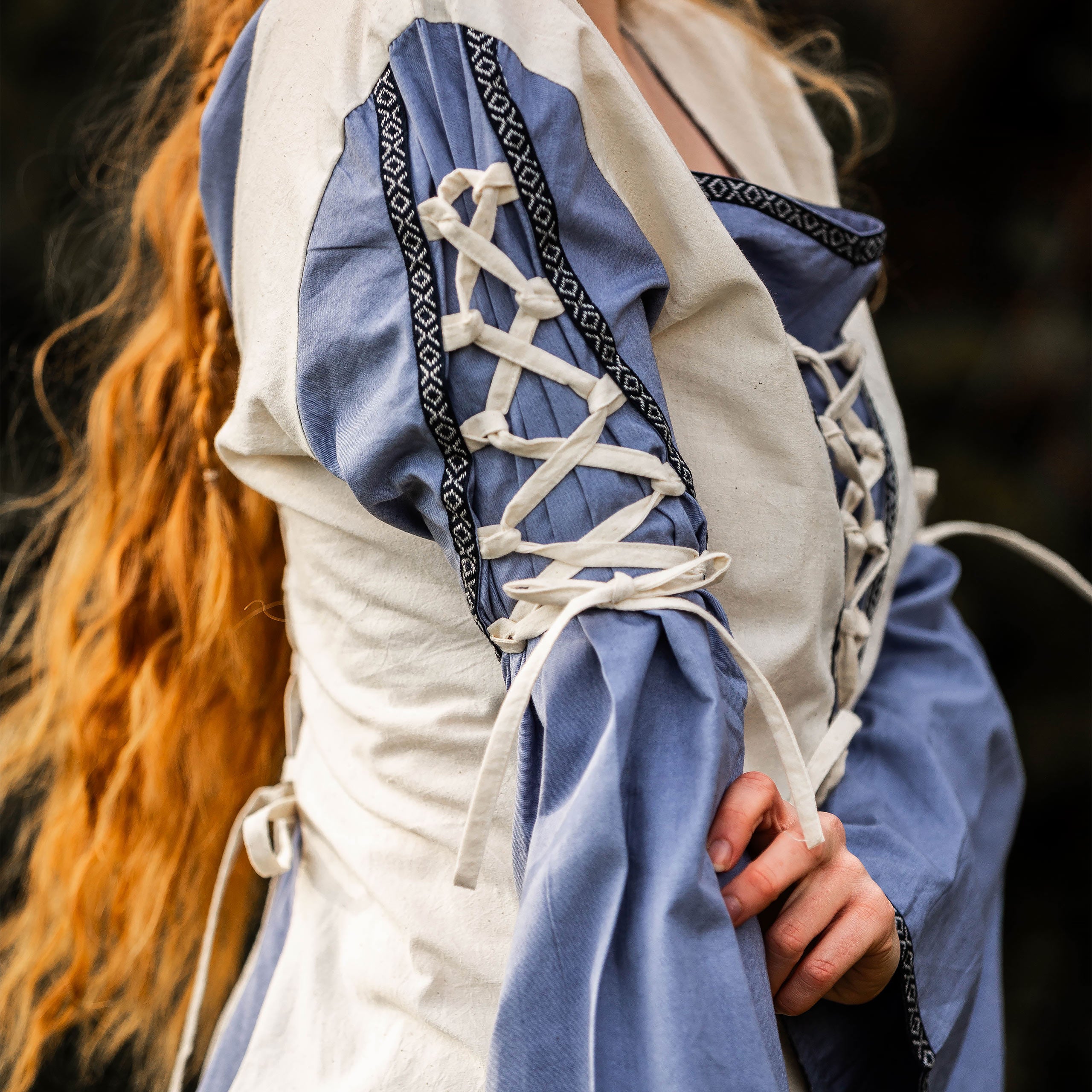 Imagen del producto Vestido medieval con cordones azul-natural