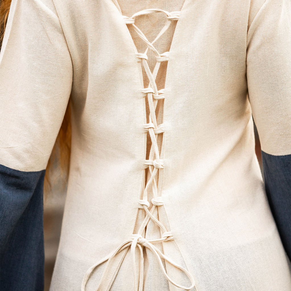 Imagen del producto Vestido medieval con mangas de trompeta azul-natural