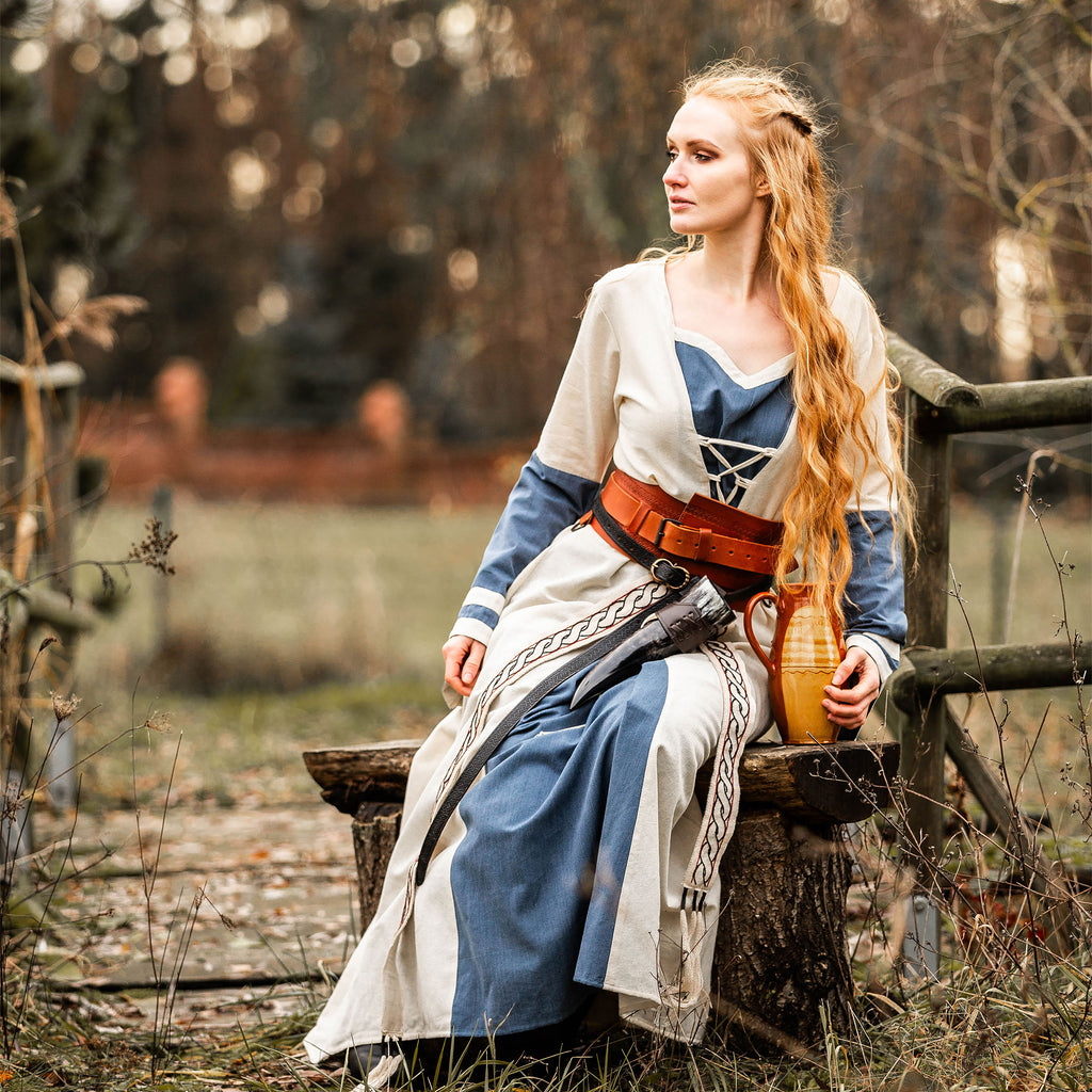 Imagen del producto Vestido medieval con mangas de trompeta azul-natural