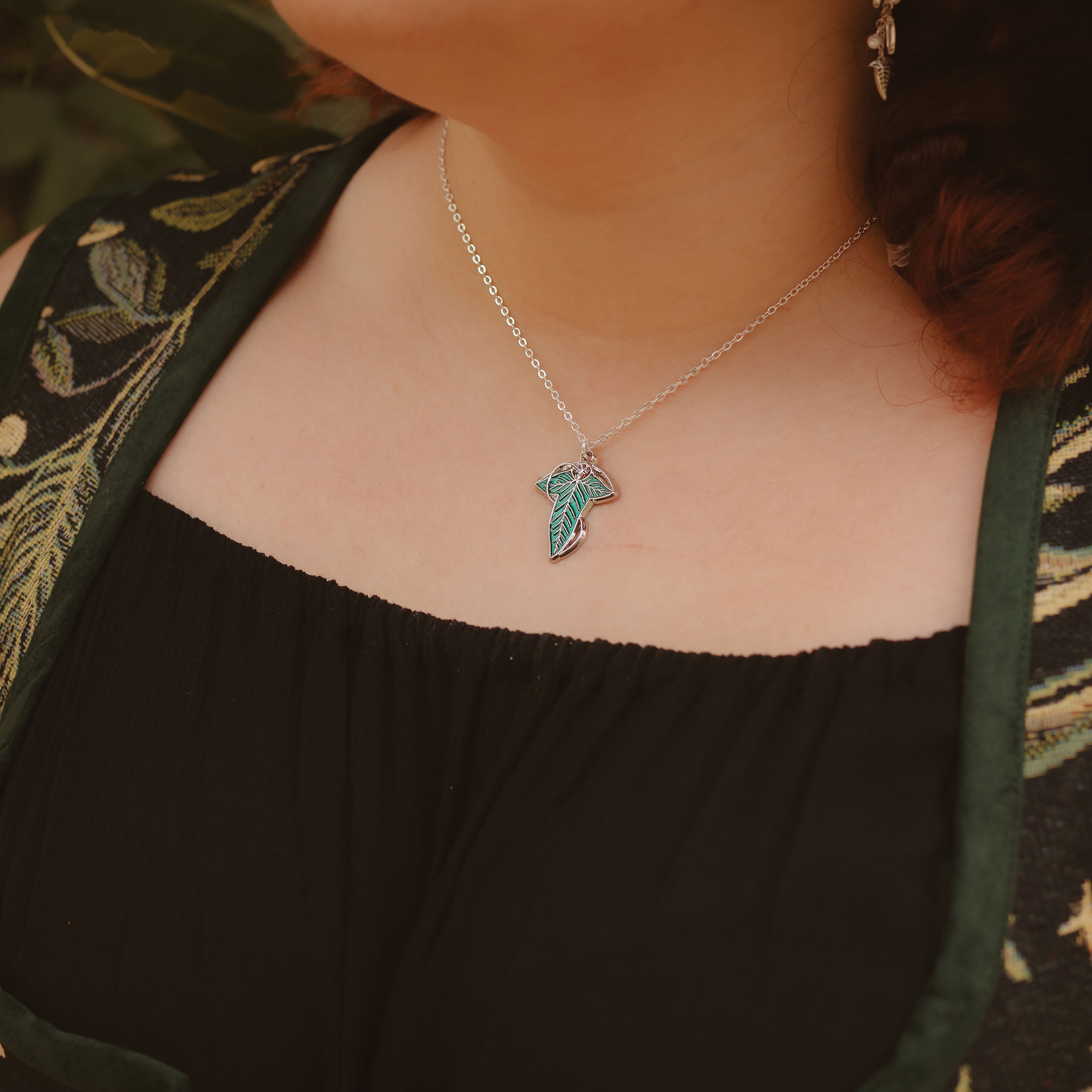 Imagen del producto Collar con broche de hoja - El señor de los anillos