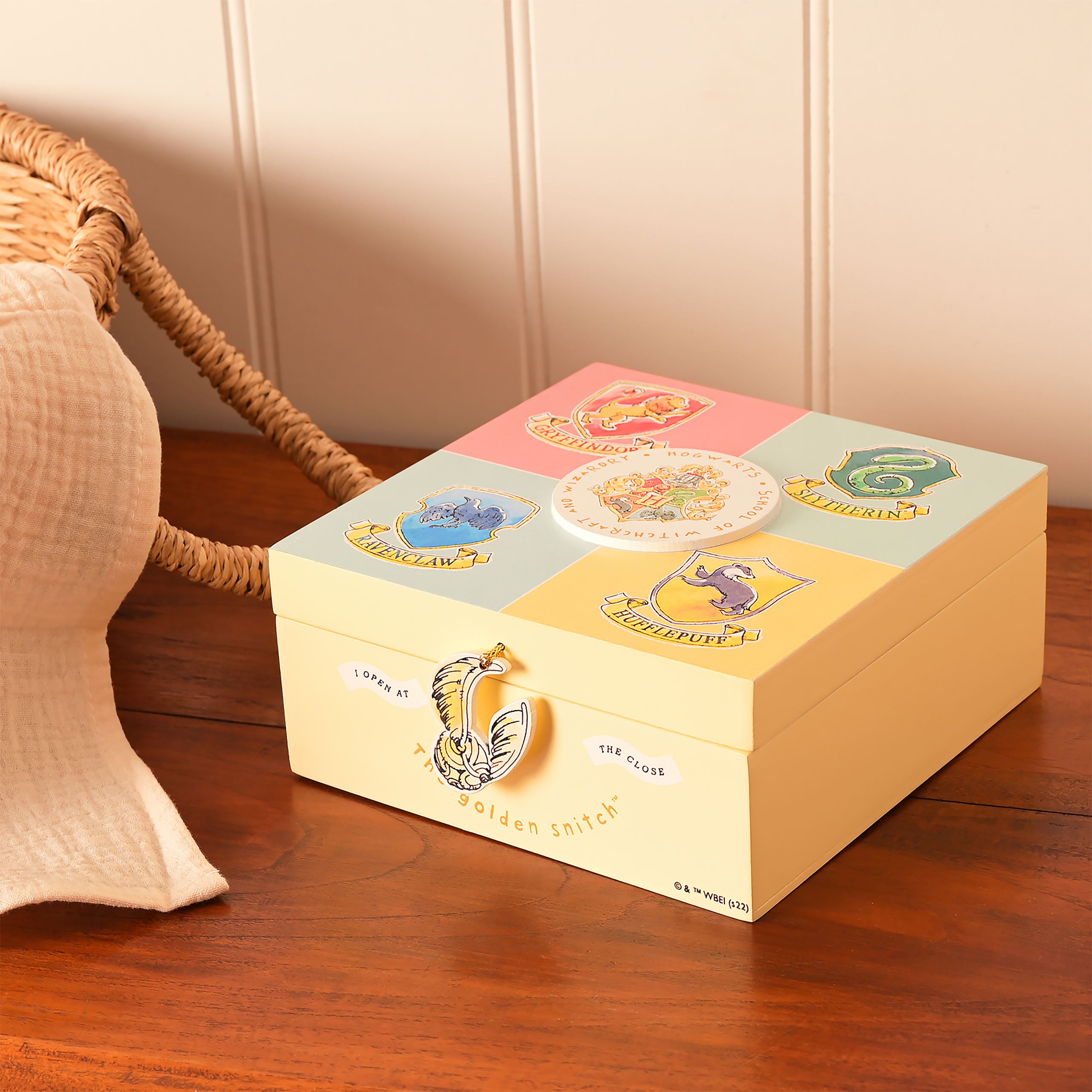 Imagen del producto Harry Potter - Caja de Almacenamiento de Madera con Escudo de las Casas