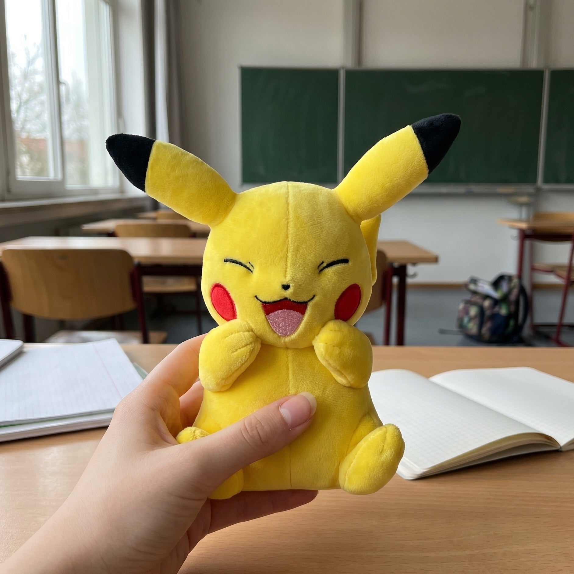 Imagen del producto Figura de Peluche Pikachu 20cm - Pokemon