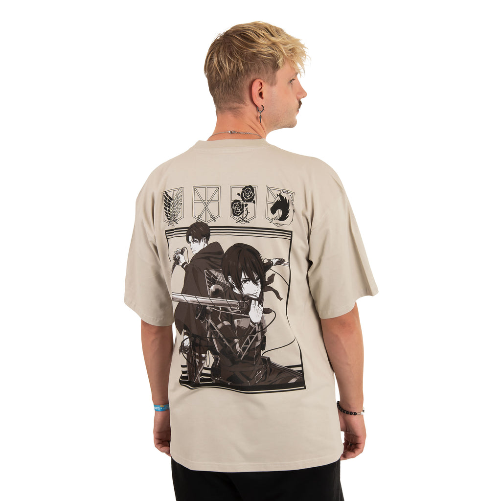 Imagen del producto Attack on Titan - Camiseta oversize beige de grupo