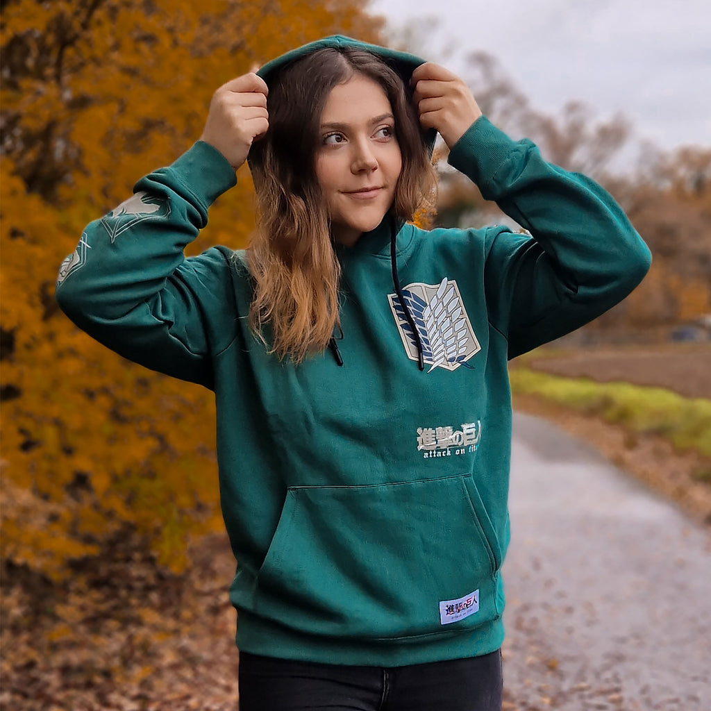 Imagen del producto Hoodie militar verde con símbolo de explorador - Attack on Titan