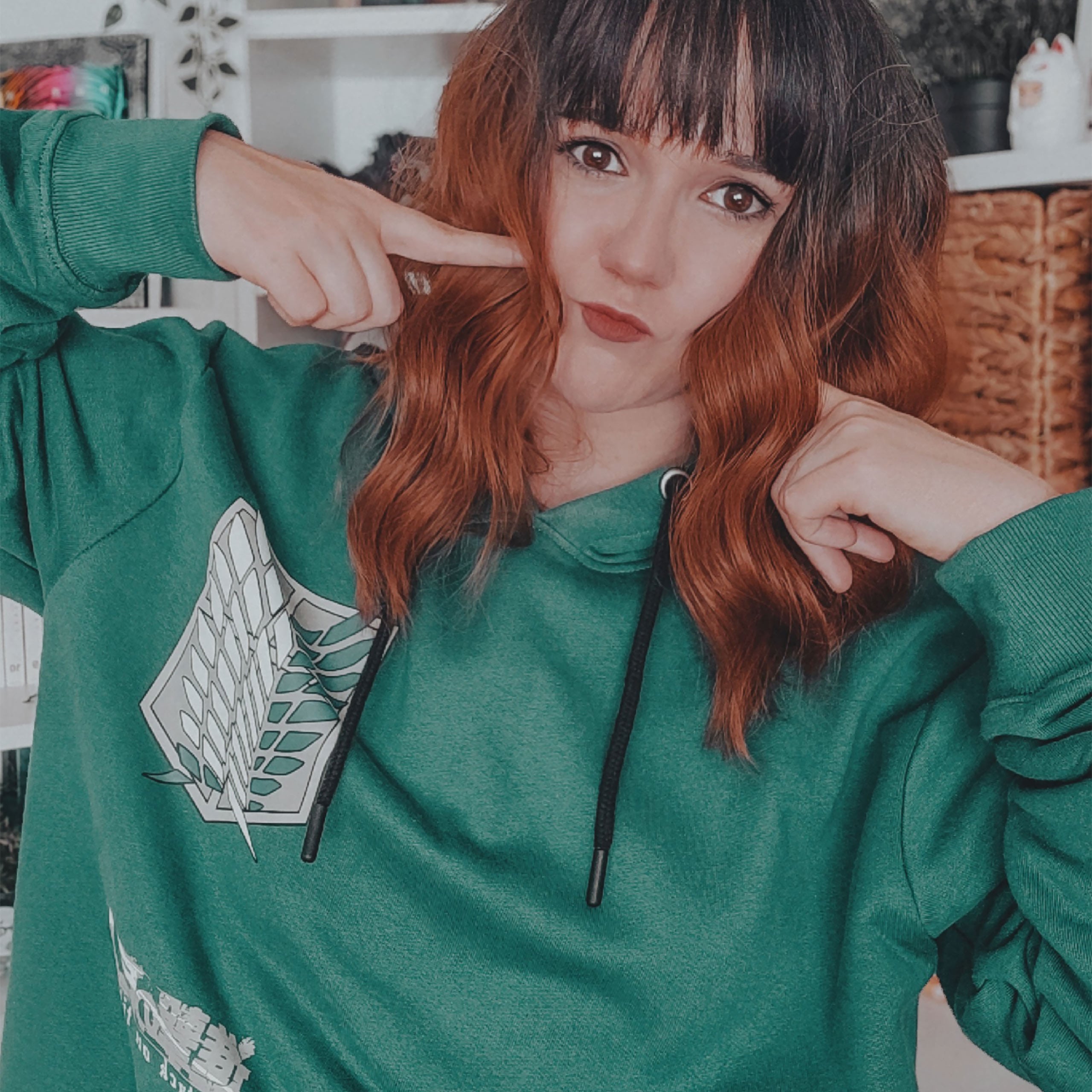 Imagen del producto Hoodie militar verde con símbolo de explorador - Attack on Titan