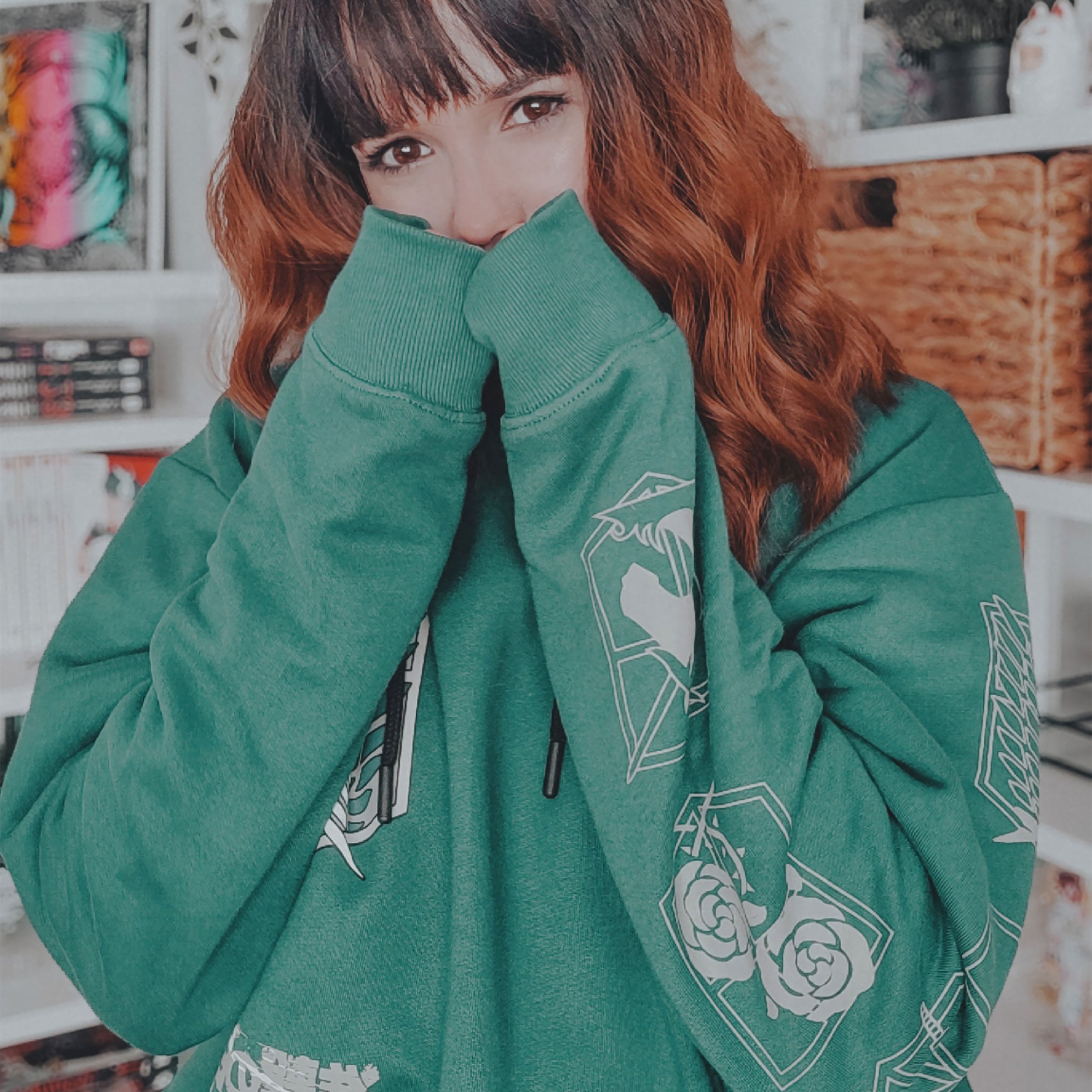 Imagen del producto Hoodie militar verde con símbolo de explorador - Attack on Titan