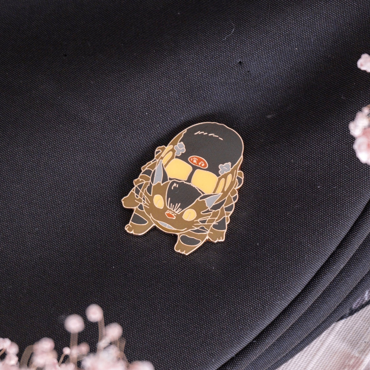 Product image Totoro - Catbus Pin