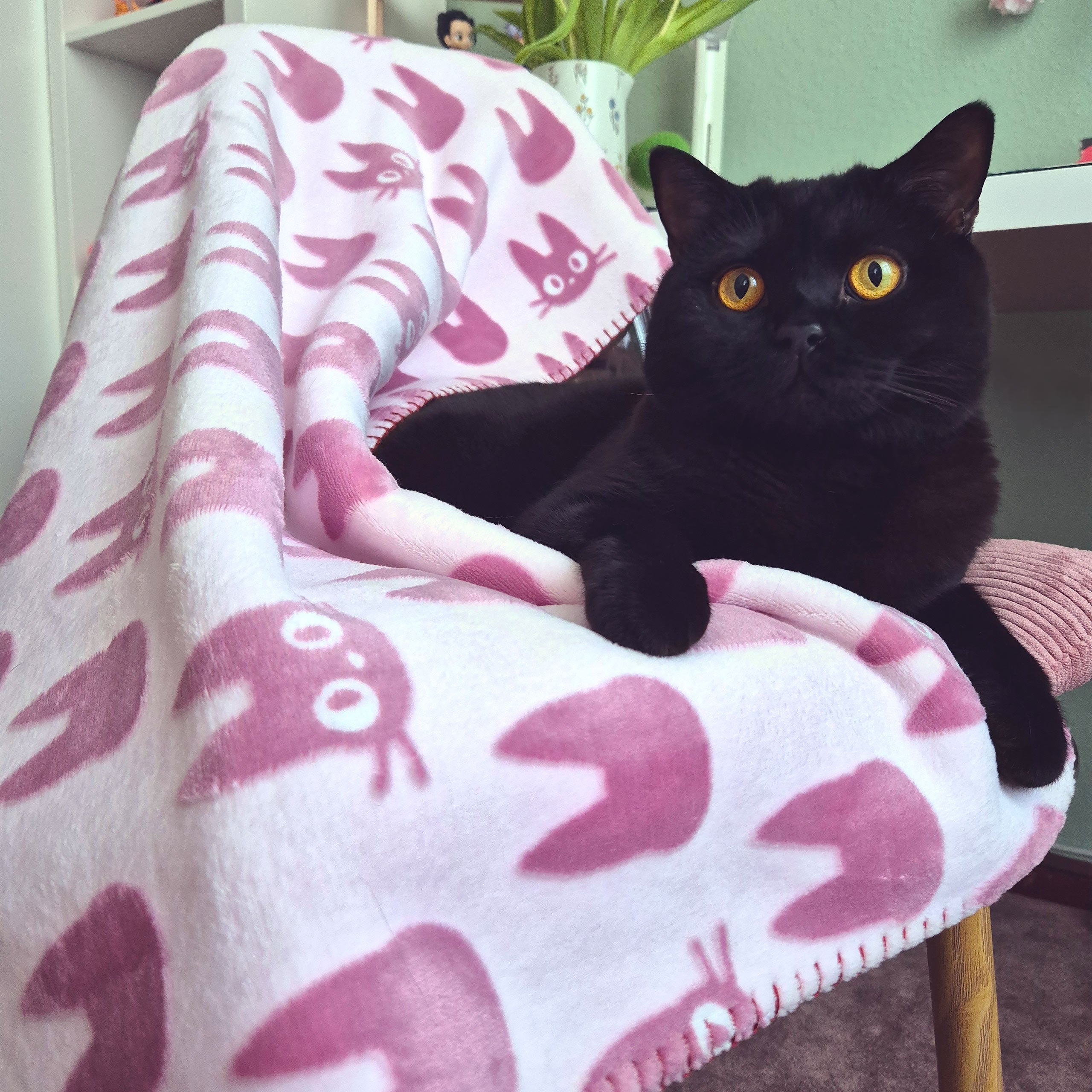 Product image Kiki’s Delivery Service - Jiji Silhouette Fleece Blanket with Teddy Fleece