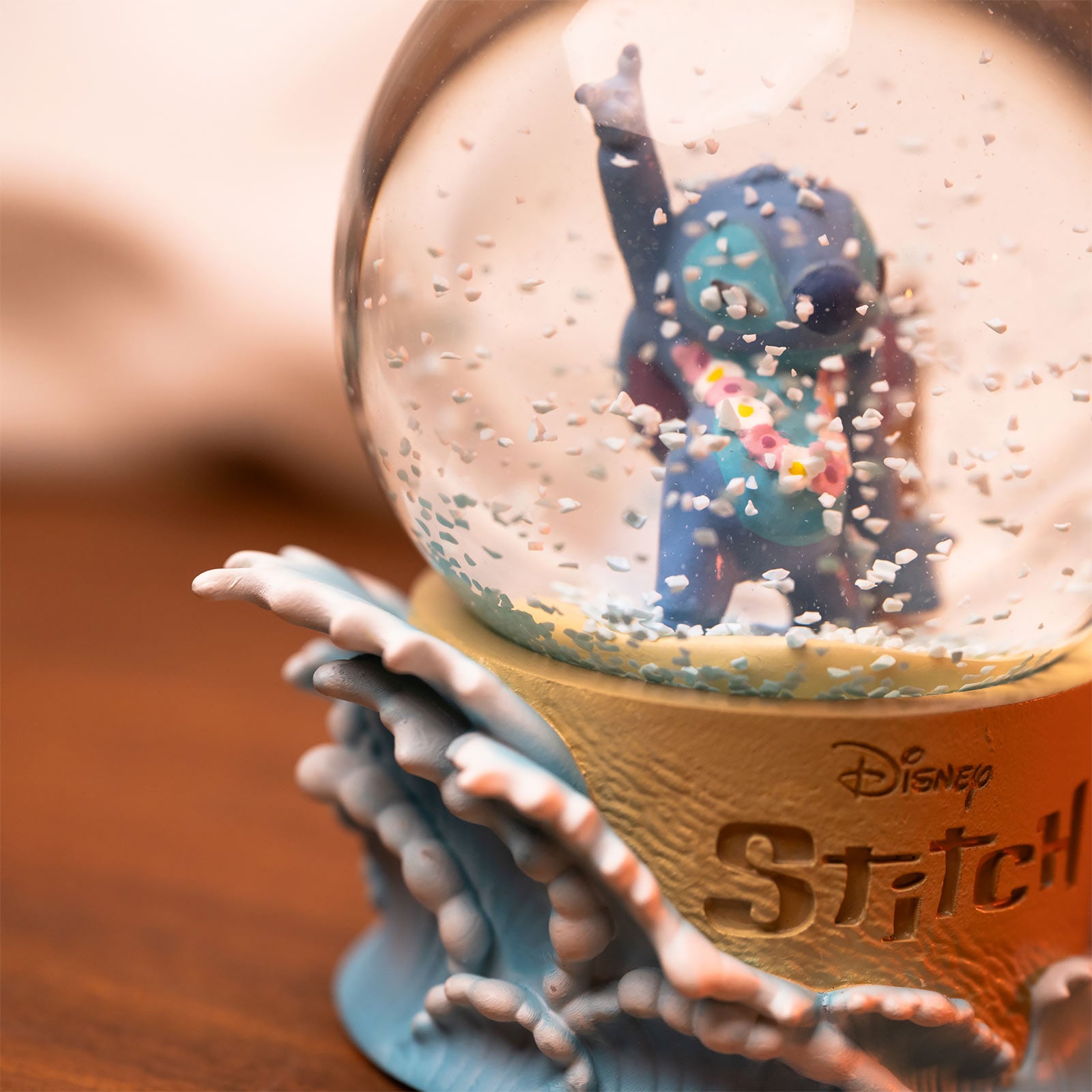 Imagen del producto Stitch con Ukulele Bola de nieve - Lilo & Stitch
