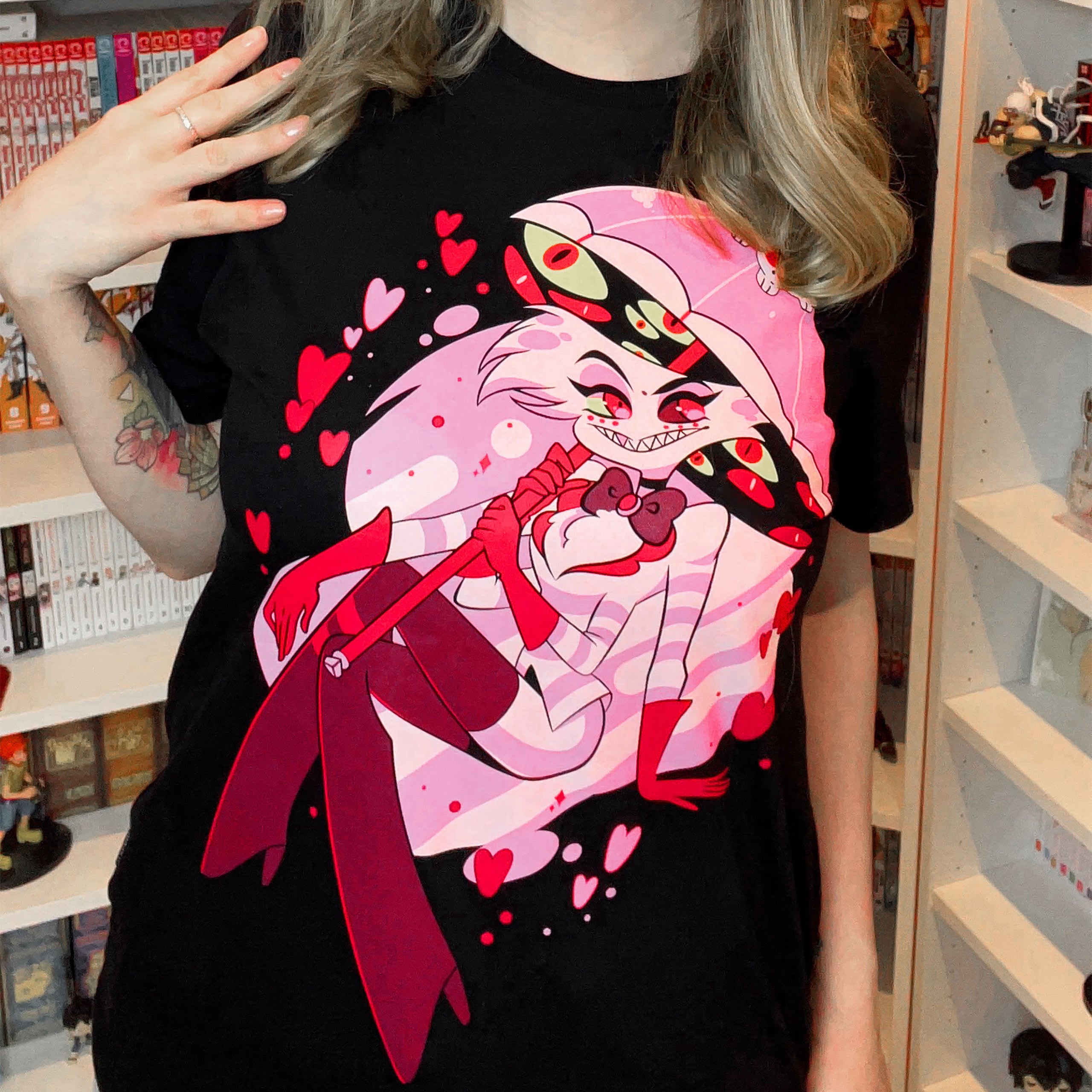 Imagen del producto Camiseta de Demonio Araña Ángel para fans de Hazbin Hotel negro