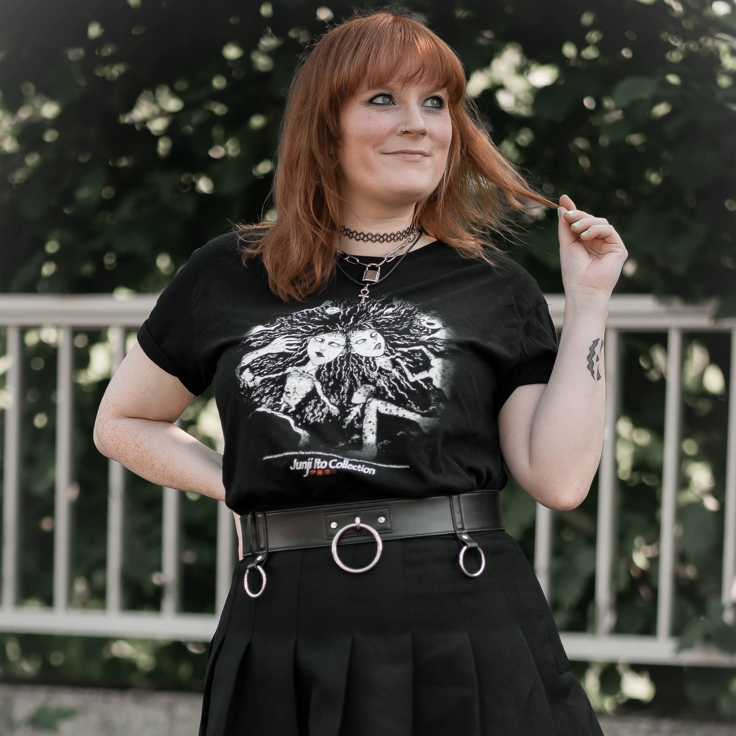 Imagen del producto Junji Ito - Camiseta negra Crawling