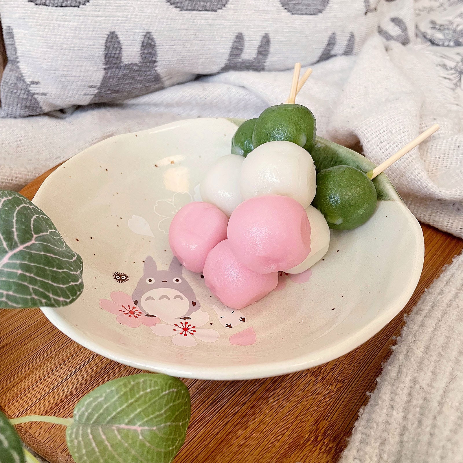 Imagen del producto Mi Vecino Totoro - Plato Japonés Mino Flor de Cerezo