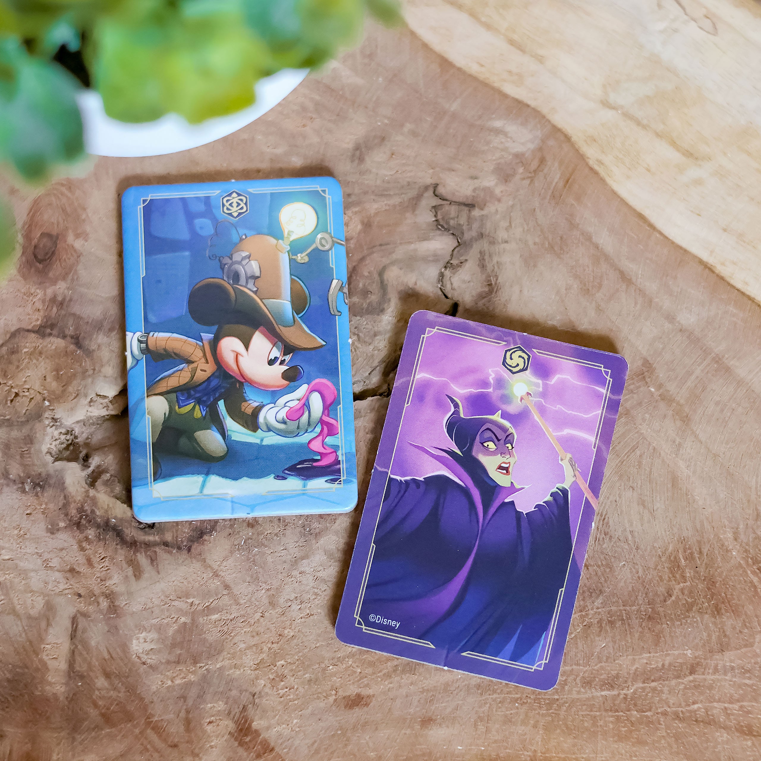 Imagen del producto Disney Lorcana El comienzo del juego de cartas coleccionables