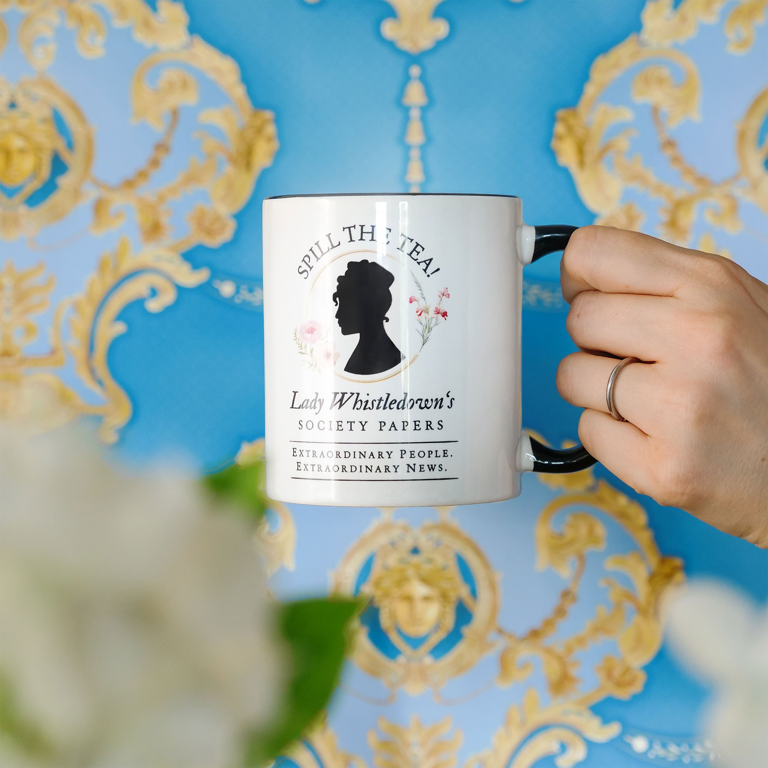 Imagen del producto ¡Derrama el té! Taza Society Papers para fans de Bridgerton