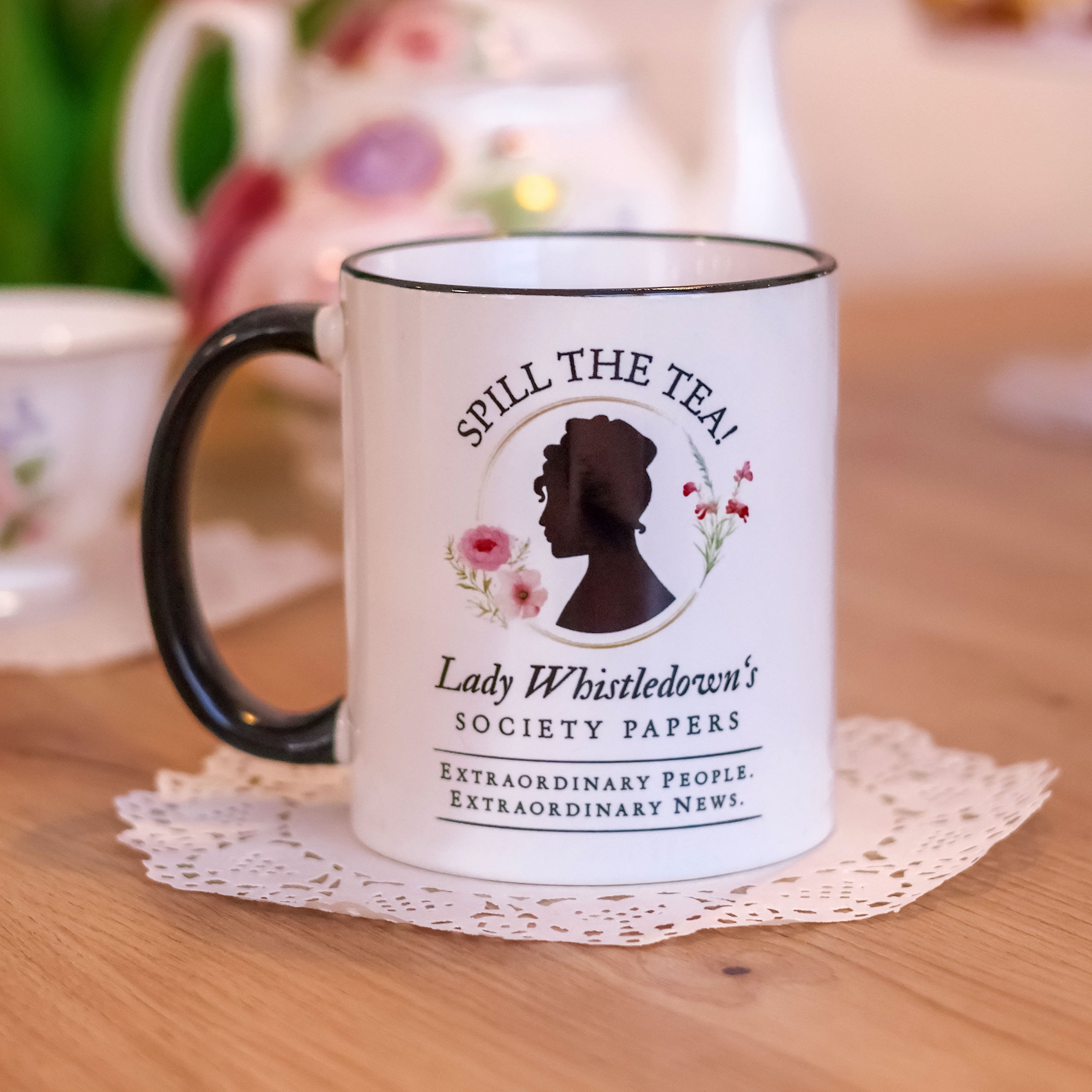 Imagen del producto ¡Derrama el té! Taza Society Papers para fans de Bridgerton
